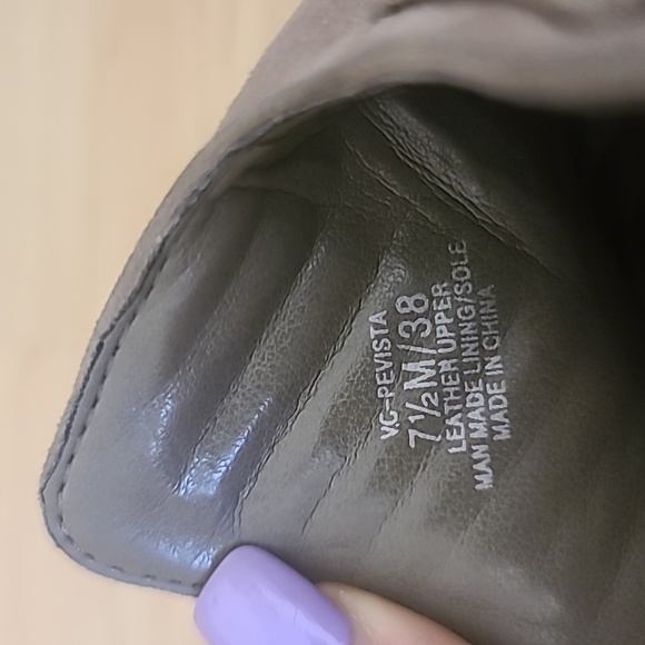 Vince Camuto Grey Suede Pevista Ankle Booties Size 7.5 - Picture 8 of 9